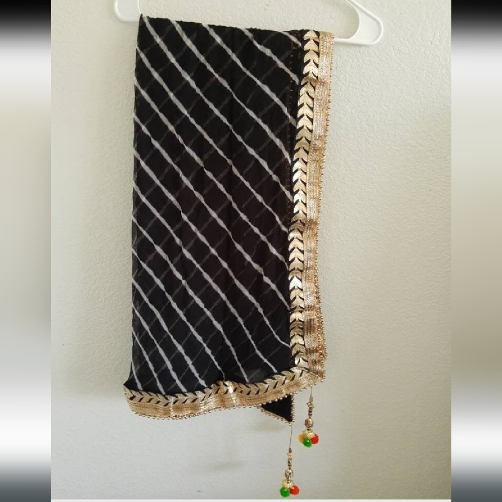 Chiffon leheriya  Dupatta with gotapatti and pearl border with latkans